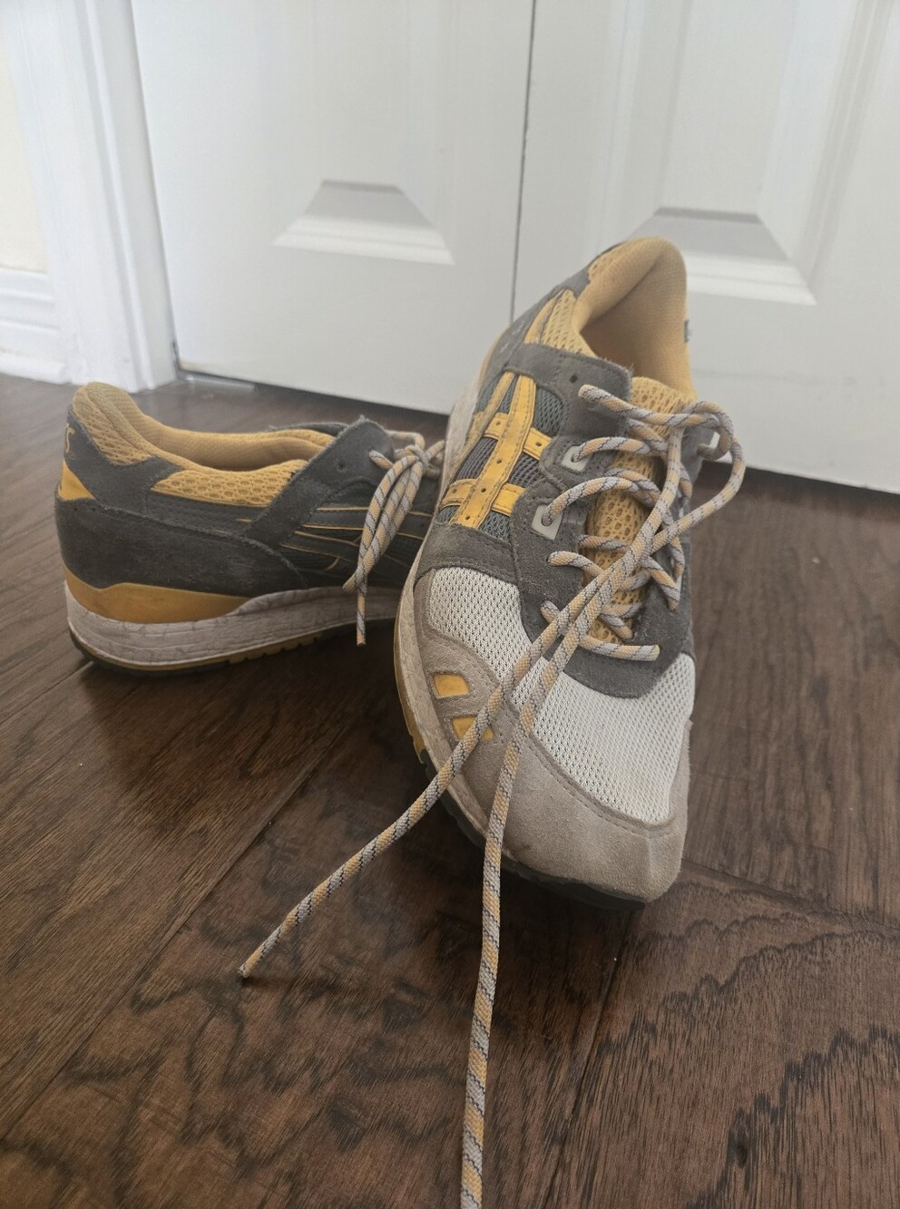 Asics Gel Lyte III Neutral Gray & Yellow Athletic Sneakers Women's 9.5